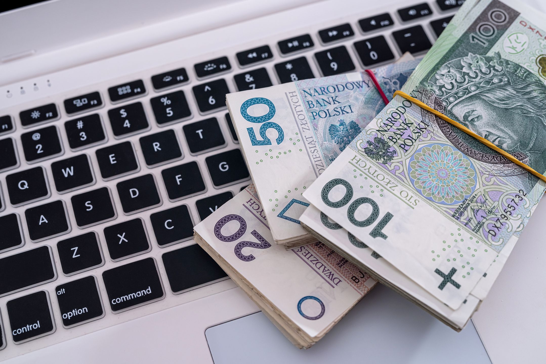 Mieszkanka Bochni straciła spore pieniądze przez internetowych oszustów