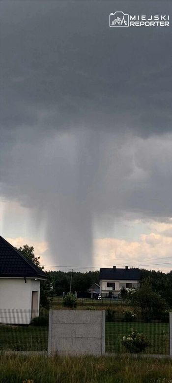 Wyszków: Zalane ulice, powalone drzewa