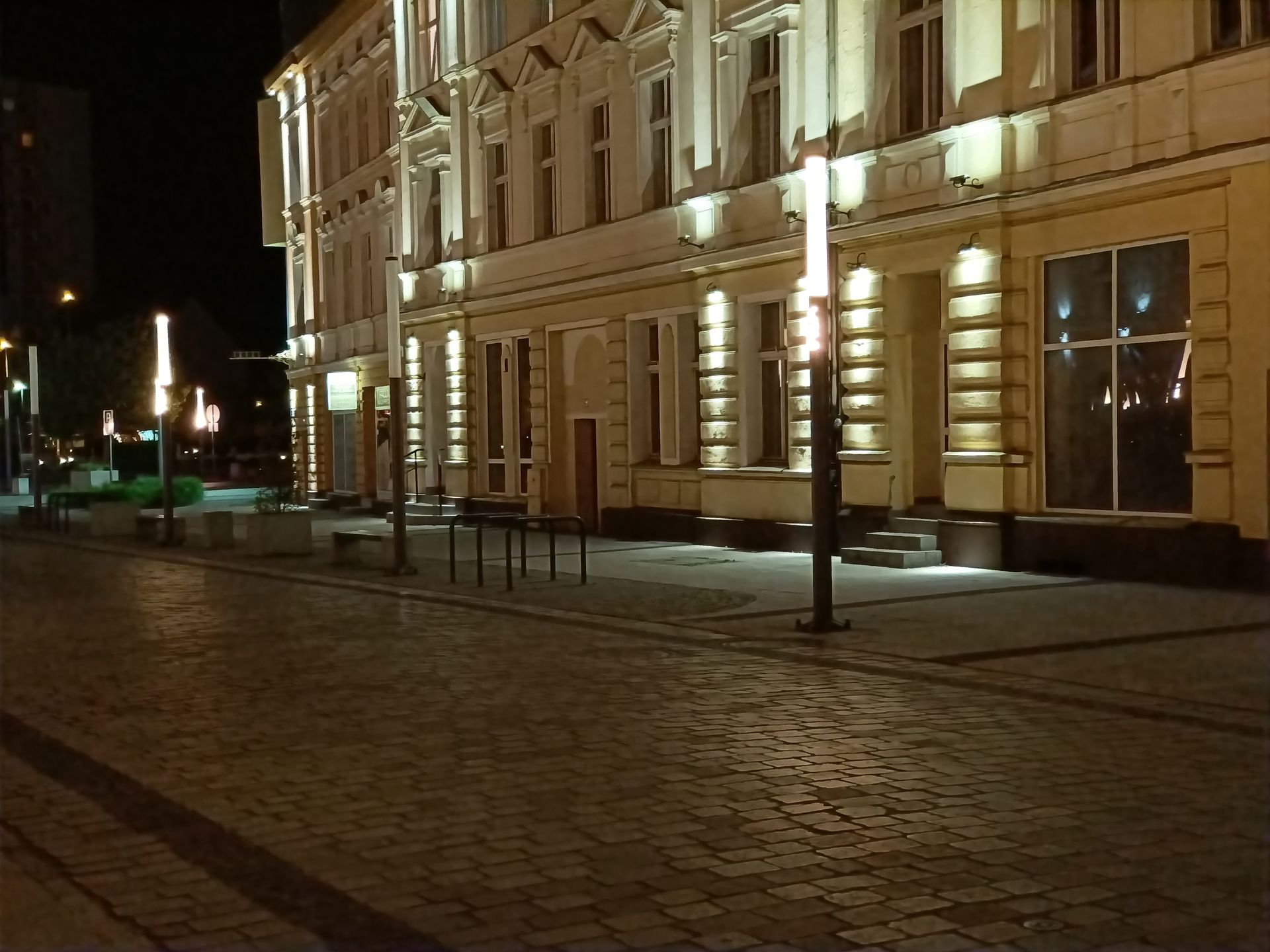Taniej, ale i bardziej nijako. Test OPPO Reno 3 57