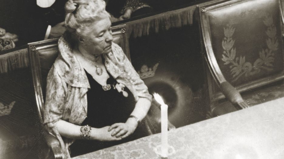 Selma Lagerlöf na zgromadzeniu Akademii Szwedzkiej. Zdjęcie wykonane w 1930 roku.