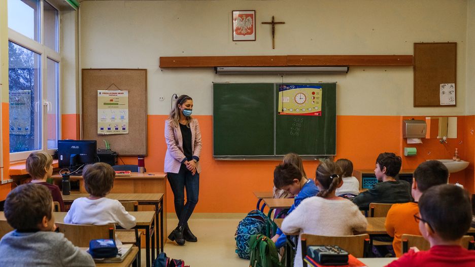 MEN uczy dzieci pisać patriotyczne rozprawki