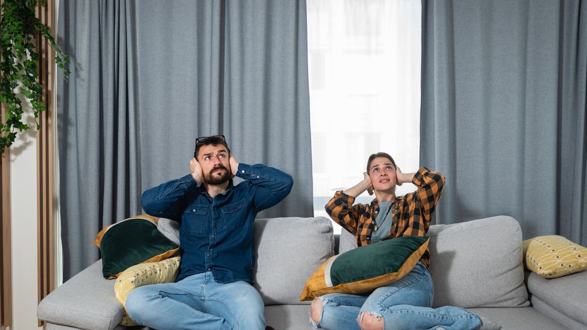 Jeżeli uciążliwy sąsiad wyraźnie działa na naszą szkodę i nawet interwencja policji nie sprawiła, że poprzestał działań, wówczas przychodzi czas na skierowanie sprawy do sądu. 