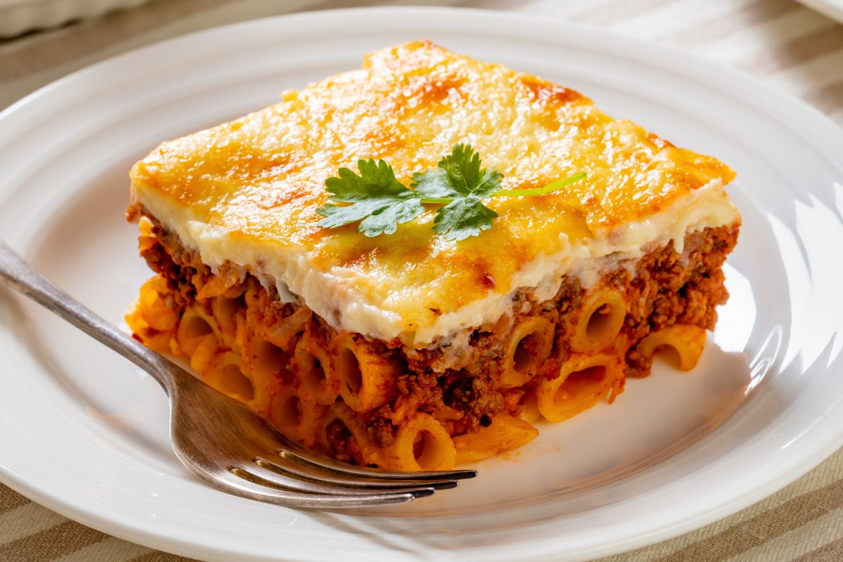 Simple, quick, and inexpensive. That’s the Greek pastitsio casserole.