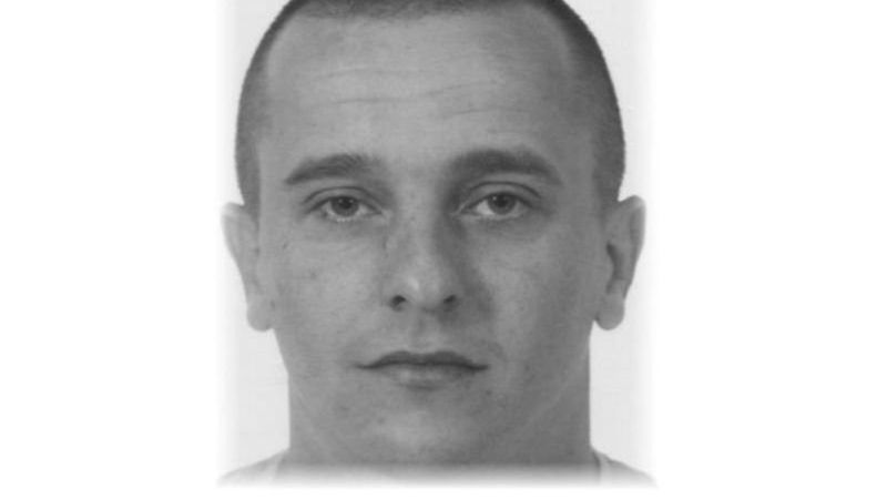 Wrocław. Kierował grupą przestępczą wysadzającą bankomaty, poszukuje go policja. Znasz tego człowieka?