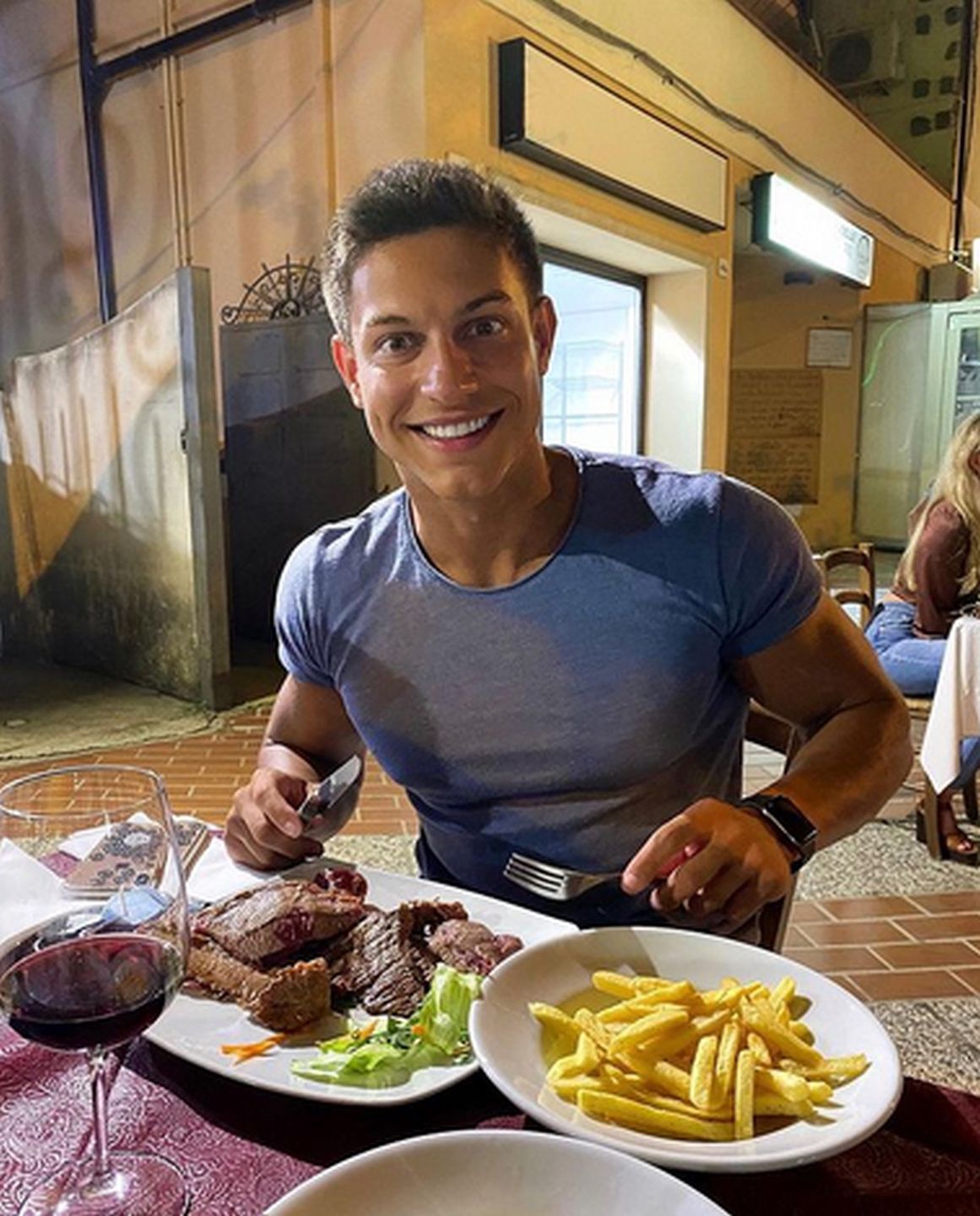 Mateusz z "Love Island"