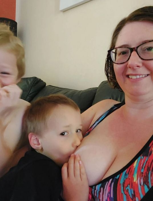 Sheryl Wynne z dziećmi