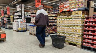 Coraz mniej klientów w hipermarketach. Mówią o powodach