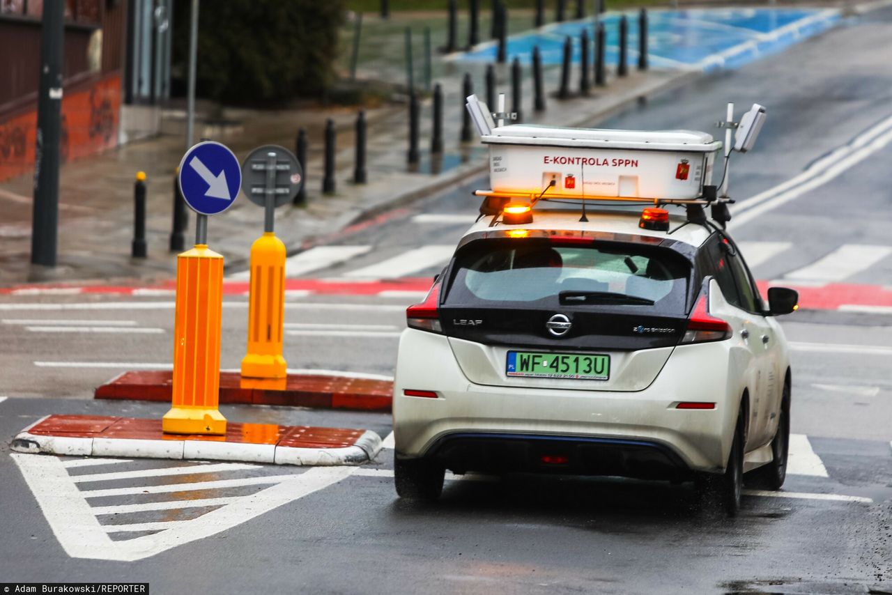 Warszawa zarobiła fortunę. Samochód z kamerą skanuje tablice