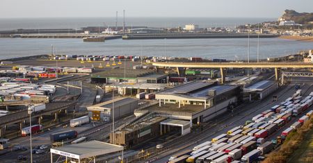 Korek na granicy UE. Ponad 700 ciężarówek opuściło Dover. Jednak 5 tys. ciągle czeka