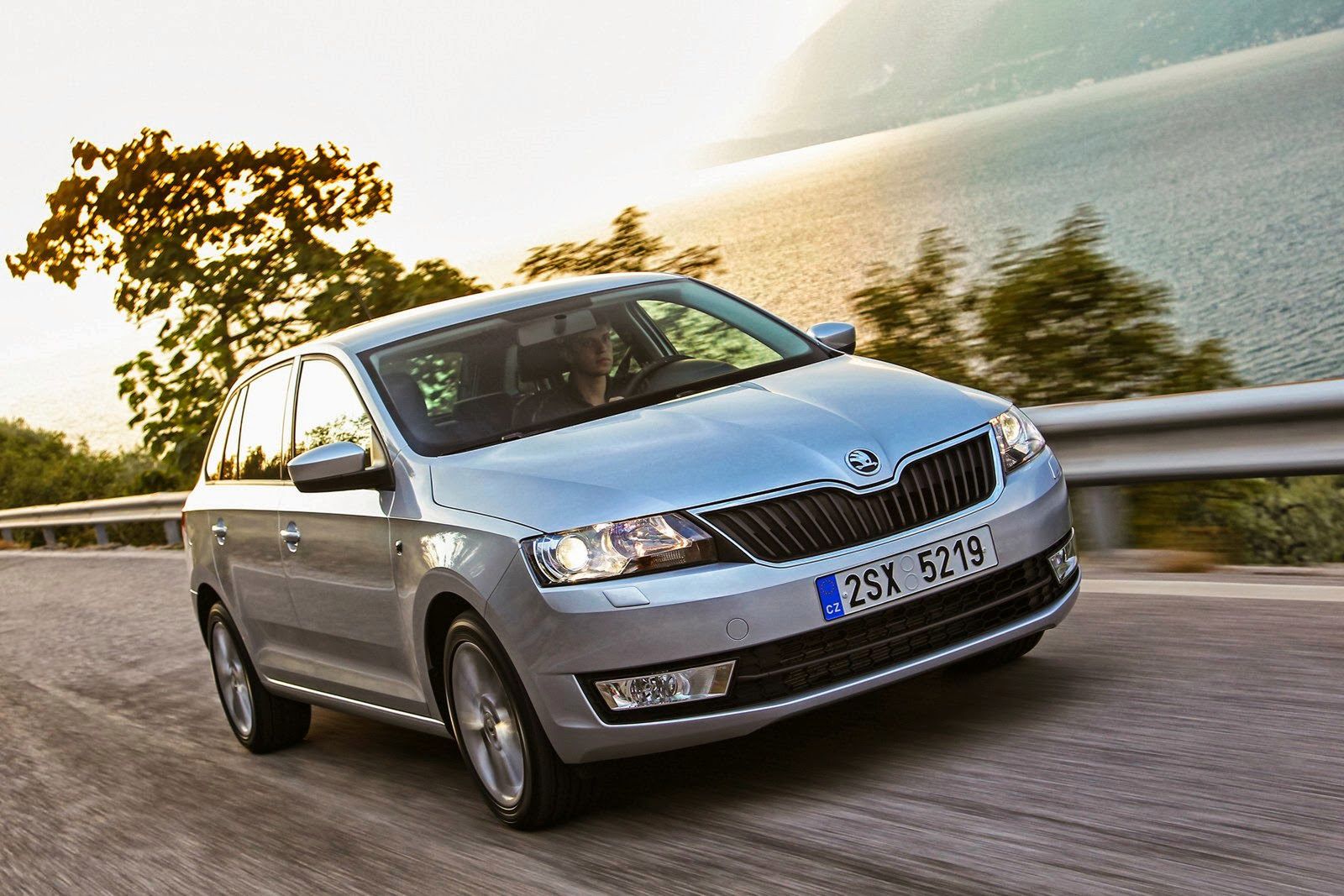 Škoda Rapid Spaceback - obszerna galeria od producenta 33