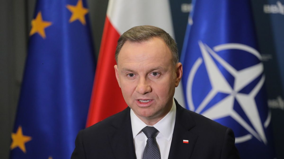 Andrzej Duda podczas konferencji prasowej w BBN, w nocy z 15 na 16 bm. w Warszawie 