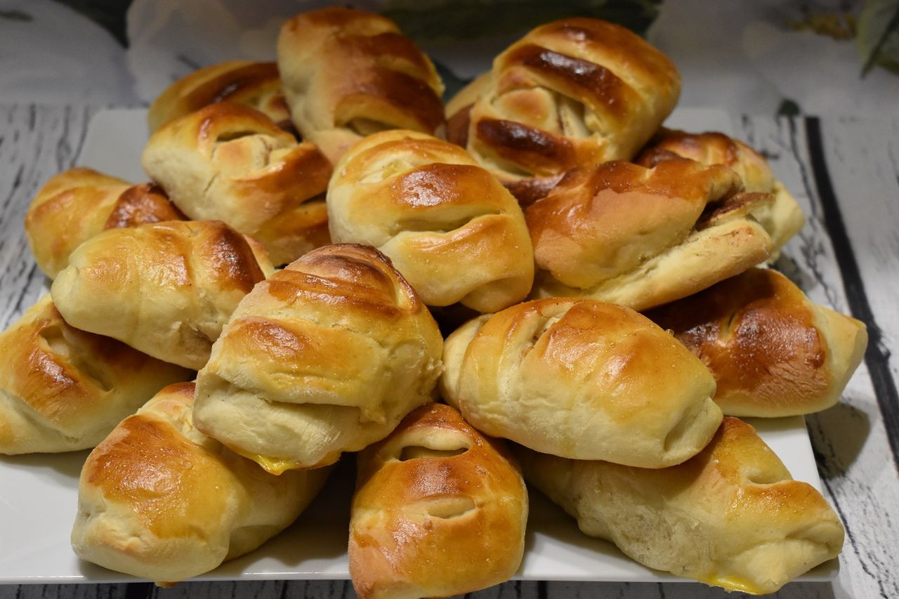 Domowe drożdżówki z jabłkami