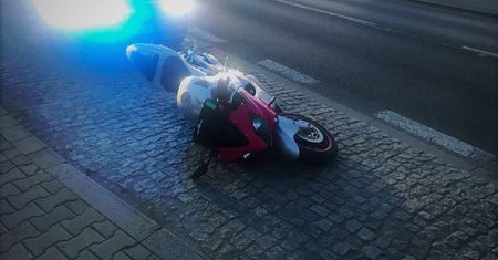 Pięciocyfrowy mandat i 205 punktów karnych. Pirat drogowy na motocyklu pokazał, jak nie jeździć