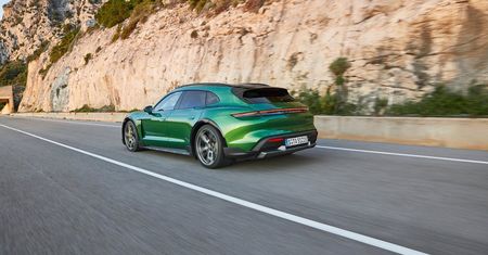 Porsche Taycan Cross Turismo wyceniony. Jest droższy, ale i lepiej wyposażony niż zwykły model