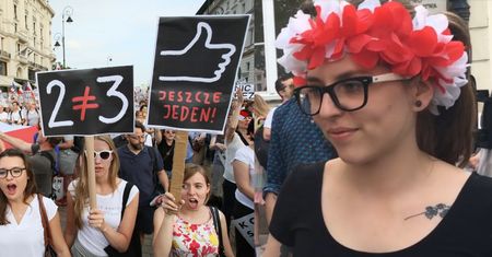 Kolejne protesty przed Pałacem Prezydenckim! "Przyszliśmy, żeby walczyć tutaj o wolności i równość"