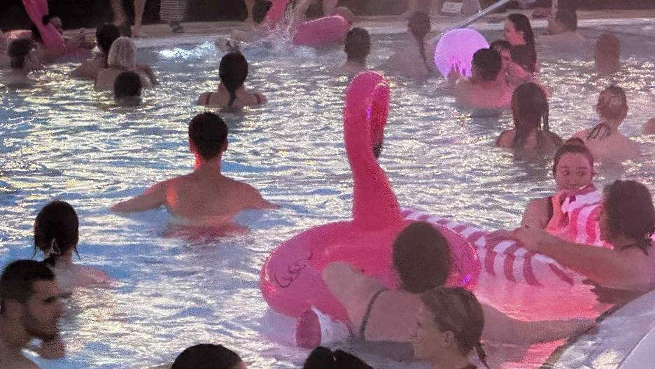 pink party fala