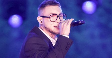 Kubańczyk ODWOŁAŁ koncert na warszawskiej Woli. "To jakie warunki zastaliśmy na miejscu jest KARYGODNE. (...) W garderobie nie było NIC"