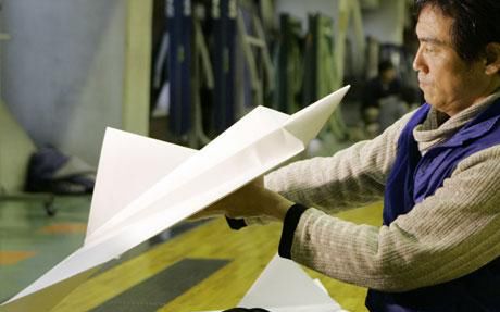 Rekord długości lotu papierowego samolociku