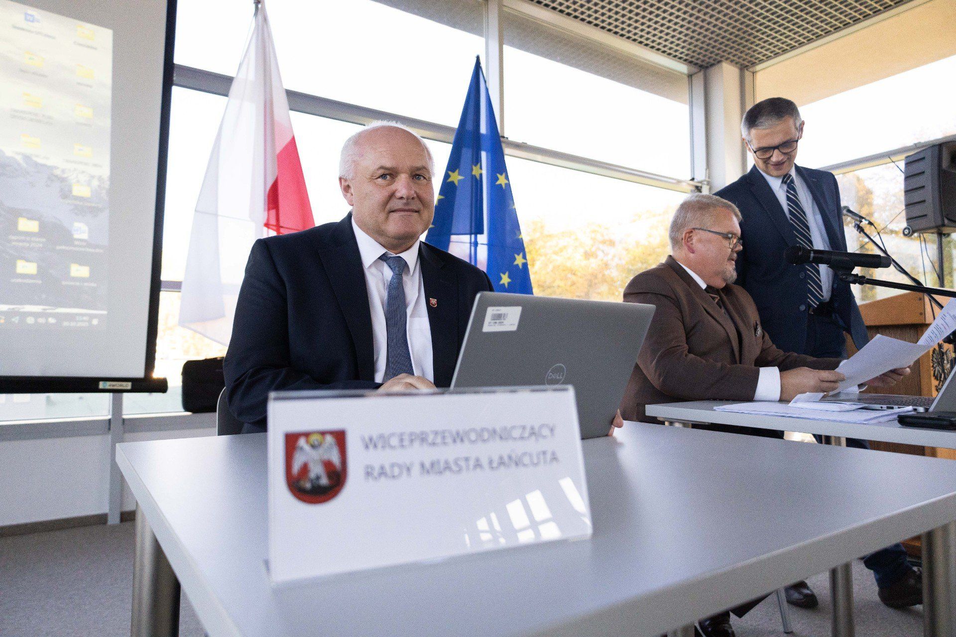 Burmistrz Łańcuta wygłosił na XIX sesji rady miasta oświadczenie na temat polityki wmieście i sytuacji finansowej.