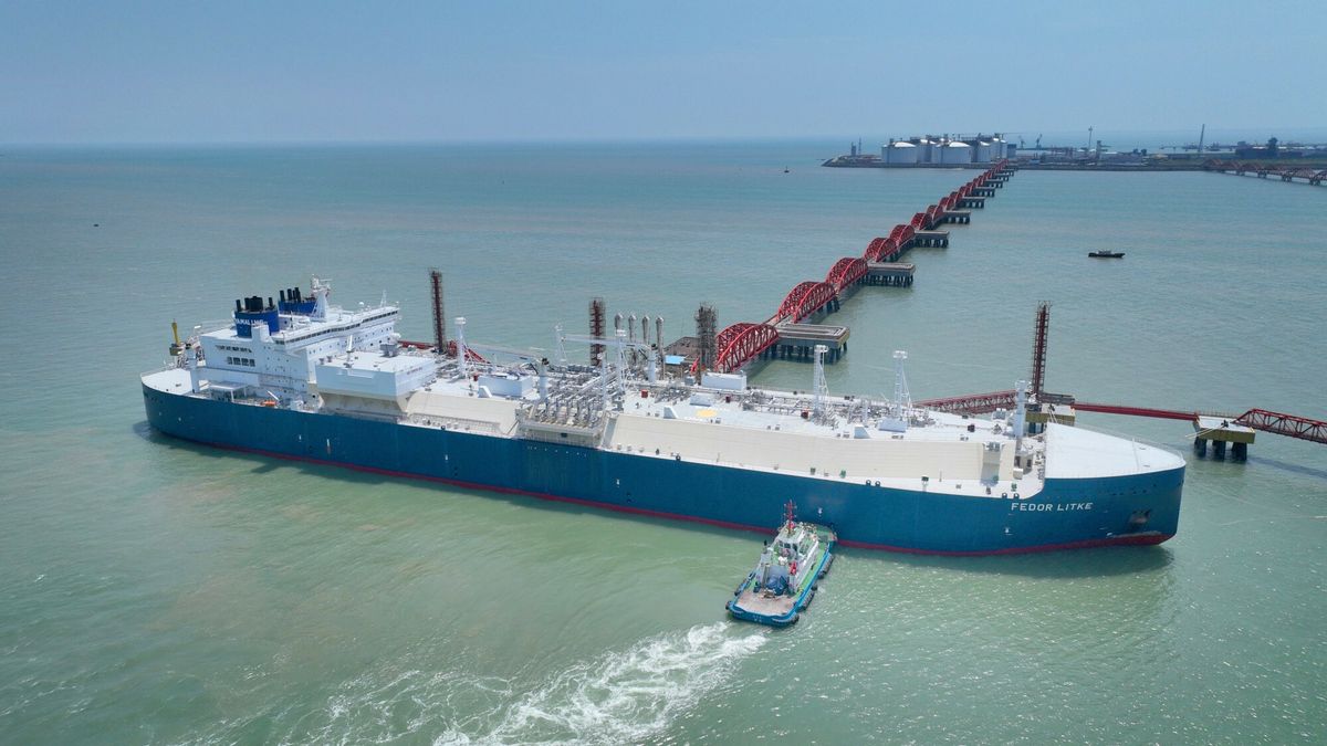 Archiwum zagraniczne East News 2023-08
NANTONG, CHINA - AUGUST 13: An aerial view of the vessel Fedor Litke, a LNG Tanker registered in Cyprus, being berthed at a LNG terminal operated by China National Petroleum Corporation CNPC on August 13, 2023 in Nantong, Jiangsu Province of China. PUBLICATIONxNOTxINxCHN Copyright: xVCGx 111449520427
IMAGO