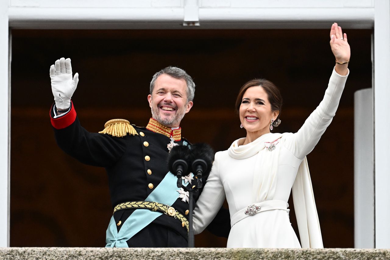 From queen to king. Denmark hails Frederick X in grand throne succession ceremony