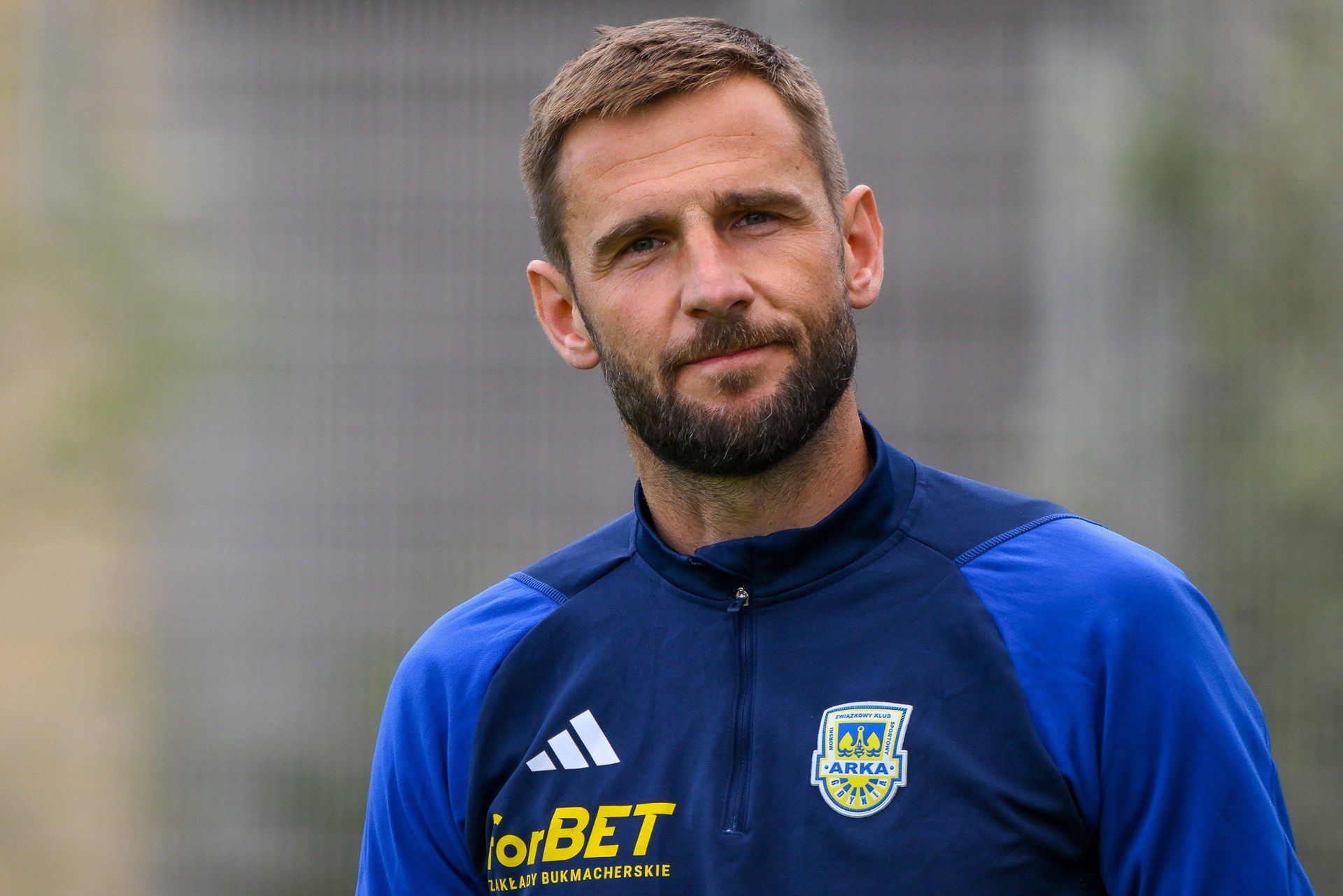 18.06.2024 Gdynia BOISKO BOCZNE GDYNSKIEGO CENTRUM SPORTU. ARKA GDYNIA - POCZATEK PRZYGOTOWAN DO STARTU NOWEGO SEZONU FORTUNA 1 LIGA NA ZDJECIU: TRENER GDYNSKIEJ ARKI - WOJCIECH LOBODZINSKI FOT. PRZEMEK SWIDERSKI / POLSKA PRESS / DZIENNIK BALTYCKI