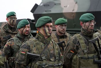 Manewry koalicji w Polsce. Niemcy nie wezmą udziału