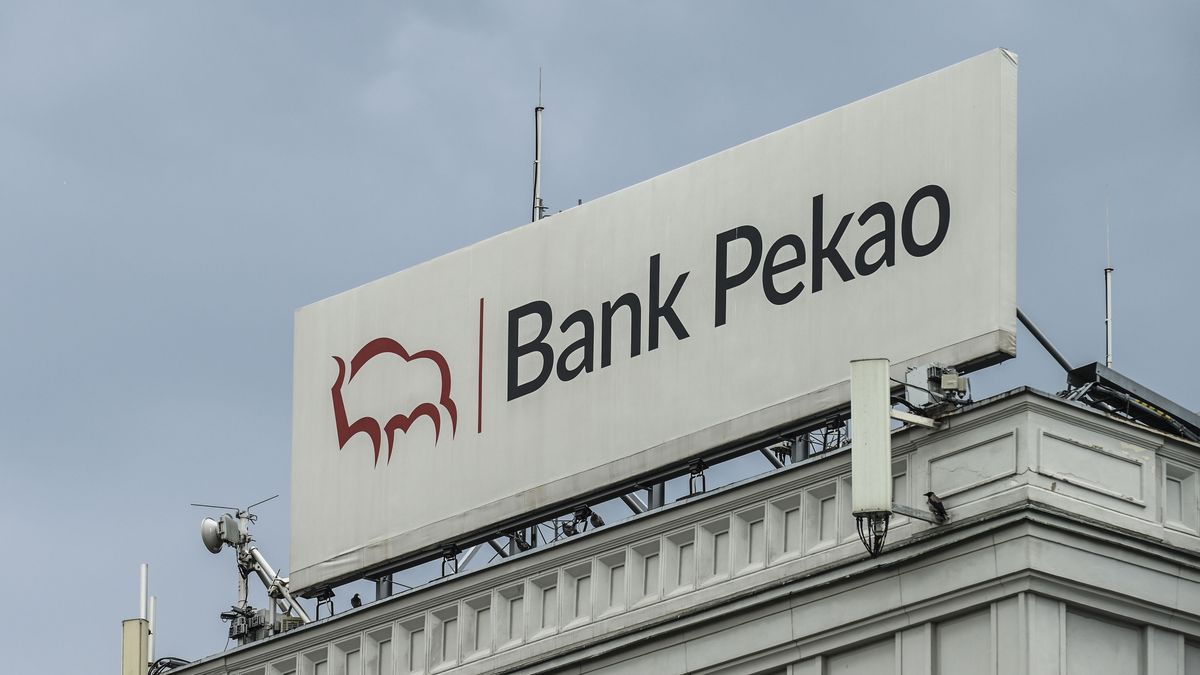 Advertising, roof, Bank Pekao, Warsaw, Masovian Voivodeship, Poland. (Photo by: Bildagentur-online/Schoening/Universal Images Group via Getty Images)