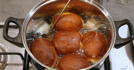 Dodaj to do ciasta. Podczas smażenia pączki nie wchłoną tłuszczu