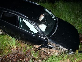 Pijana para wracała z imprezy. Auto rozbiło się w rowie