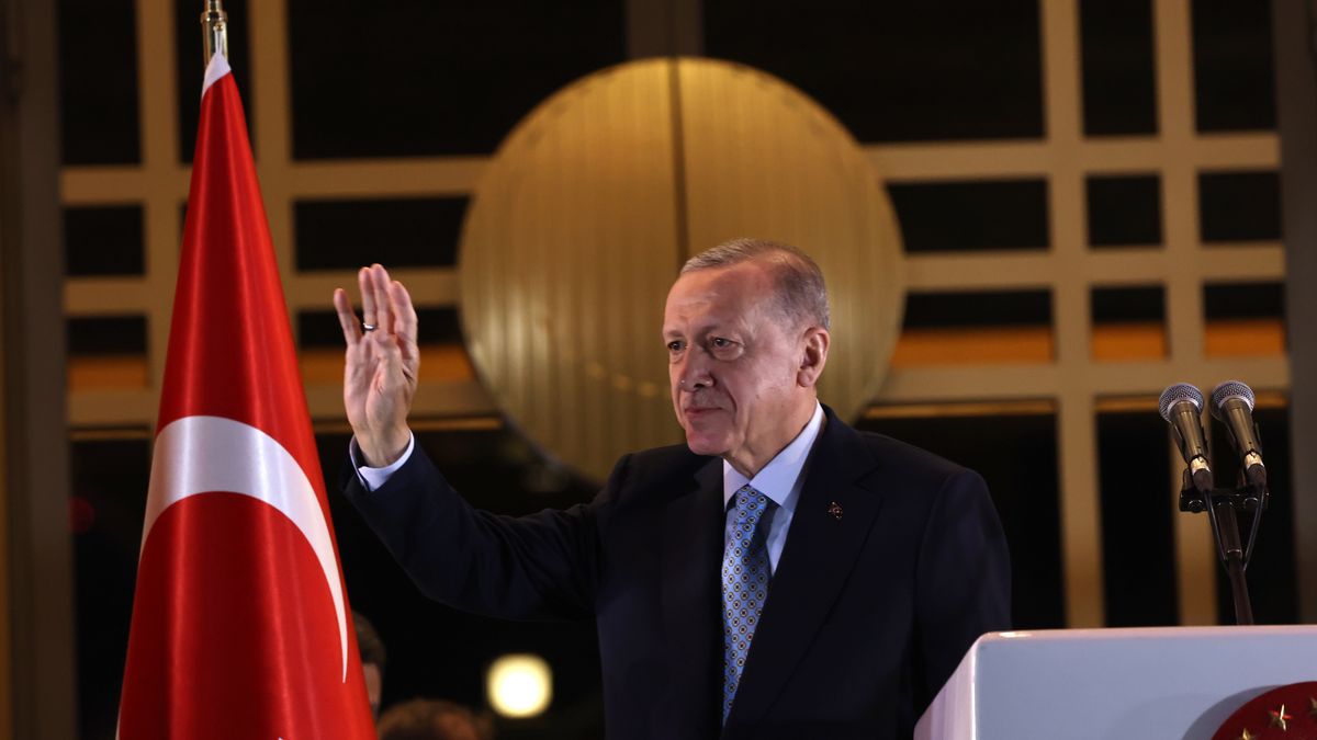 Turkish Voters Go To The Polls In A Re-run Of The Presidential Election
ANKARA, TURKEY - MAY 28:  President Recep Tayyip Erdogan acknowledges supporters at the presidential palace after winning reelection in a runoff on May 28, 2023 in Ankara, Turkey. Erdogan was forced into a runoff when neither he nor his main challenger, Kemal Kilicdaroglu of the Republican People's Party (CHP), received more than 50 percent of the vote in the May 14 election.  (Photo by Chris McGrath/Getty Images)
Chris McGrath