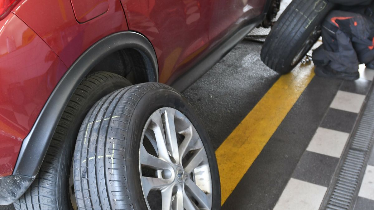 Jak się okazuje, nie trzeba przepłacać, żeby kupić dobrą oponę