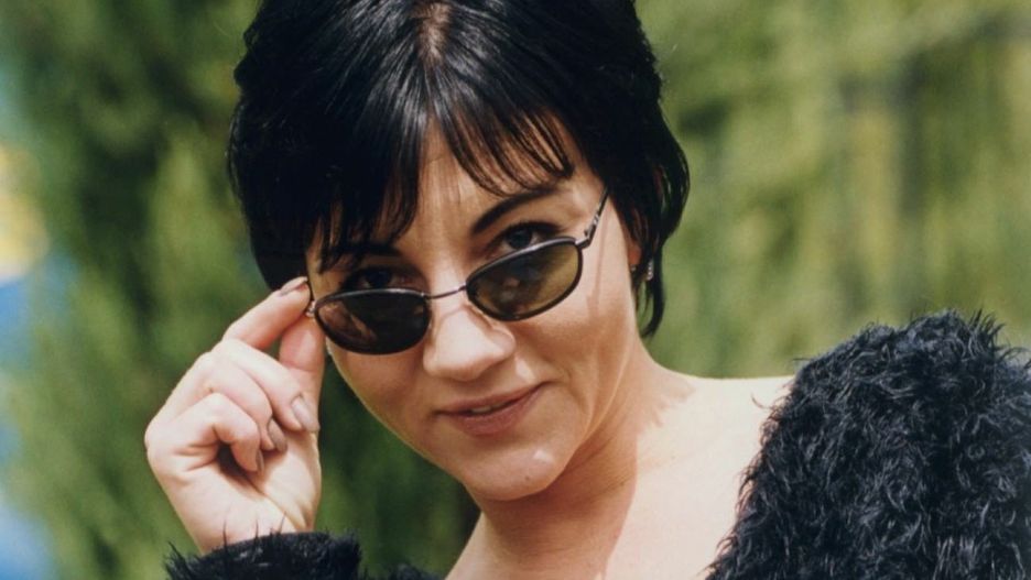 Shazza to jej pseudonim artystyczny. Naprawdę nazywa się Marlena Pańkowska. Urodziła się w Pruszkowie 29 maja 1967 roku. Skończyła więc 58 lat. Na zdjęciu: tak Shazza wyglądała w 2001 roku.Shazza jest już na scenie ponad 30 lat. Tak dziś wygląda. Zobaczcie zdjęcia &gt;&gt;&gt;&gt;