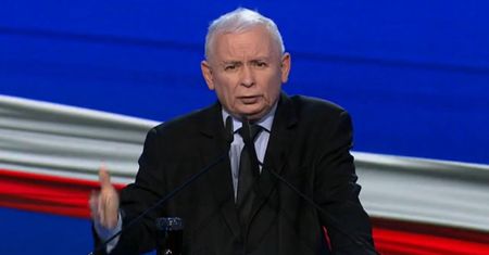 Emeryci mogą czuć się oszukani? Kaczyński obiecywał 14. emeryturę "na stałe"