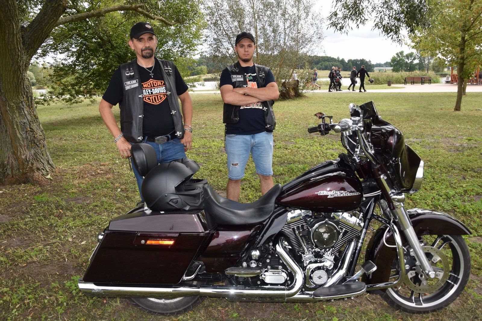 &#34;Kępina Moto Show 2025&#34; w Zduńskiej Woli. Nad zalewem coraz więcej ludzi i pojazdów, nie tylko z Łódzkiego