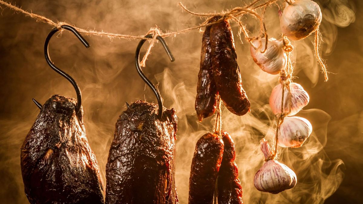 Wędliny w wędzarni