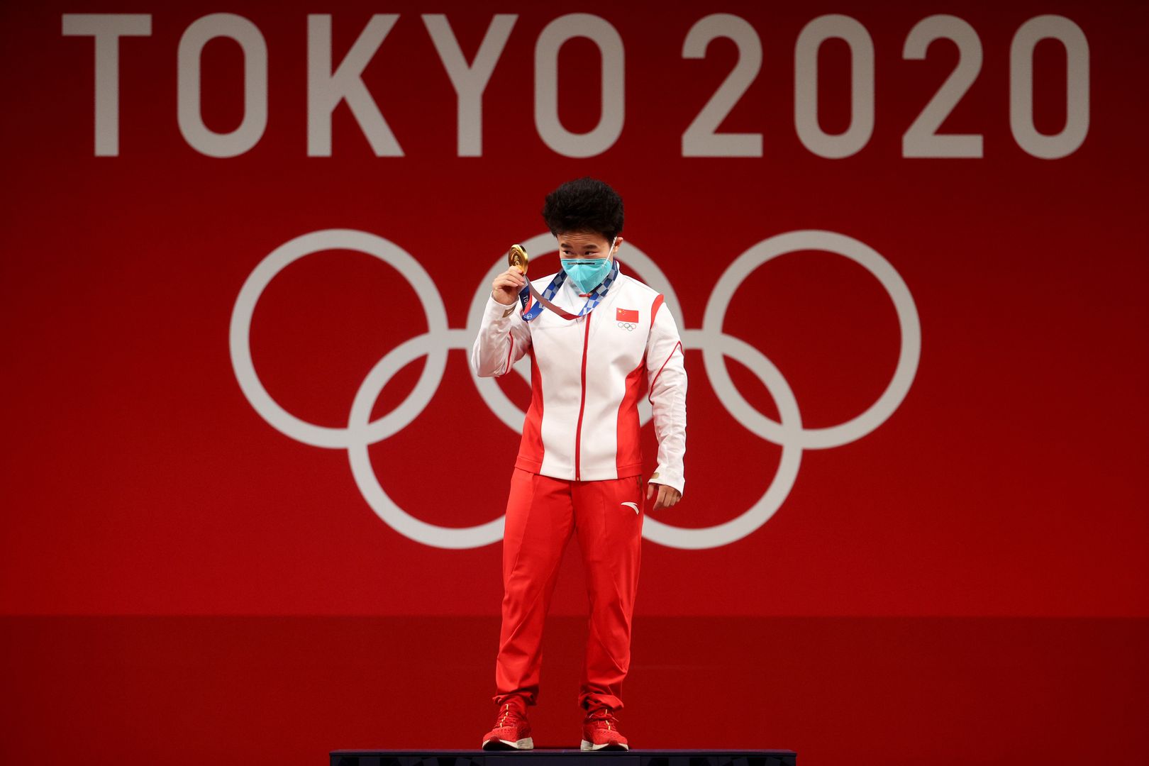 Chińska dyplomacja wściekła. Zdjęcie złotej medalistki wywołało skandal w Tokio