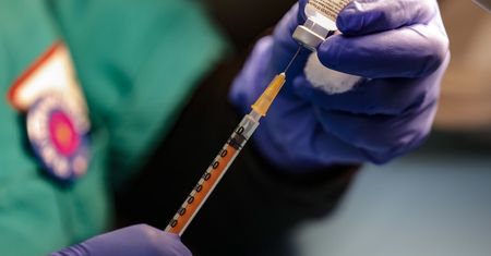 Szczepionka na COVID. Jest decyzja KE ws. dostaw preparatu Pfizer i BioNTech