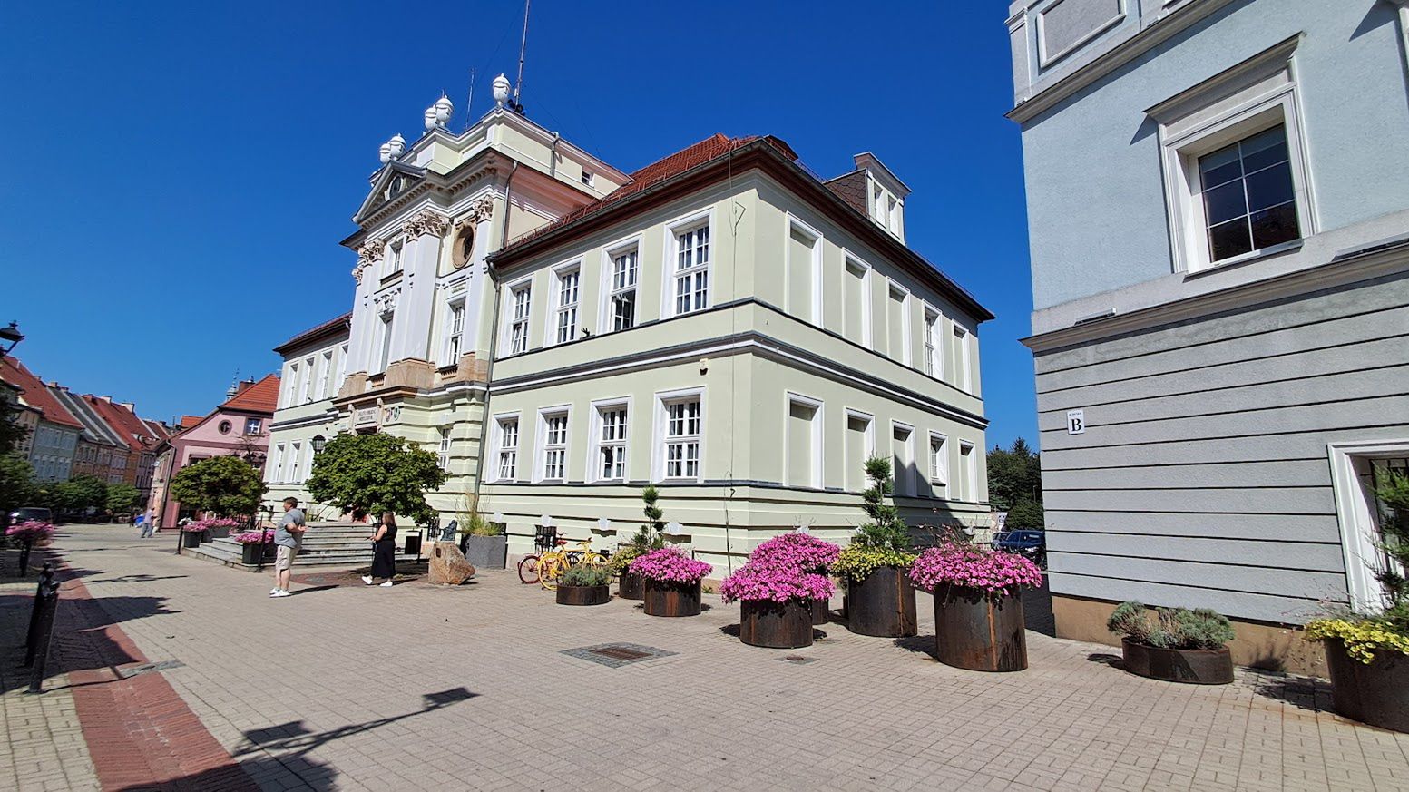 Kowarska starówka jest spokojna i urocza