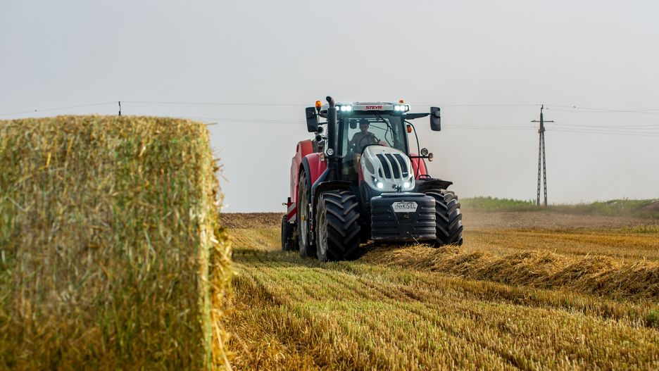 prasowanie słomy po jęczmieniu ozimym

Gospodarstwo Rolne Szymon Piskorz
pow. radomski
