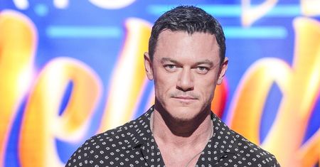 Wystarczyło 8 miesięcy. Luke Evans przeszedł zjawiskową metamorfozę