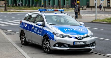 Aresztowali go, bo nie miał maseczki? Prawda o opublikowanym filmie