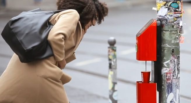 Nescafé z niestandardową kampanią na przejściach dla pieszych (wideo)