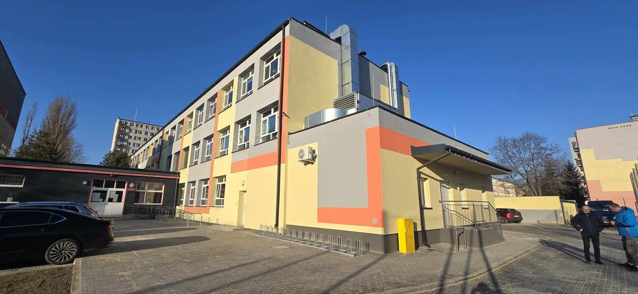 Nowiutka stołówka