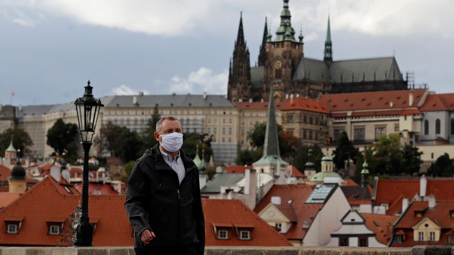 Koronawirus. W Czechach wracają restrykcje. Premier przeprasza