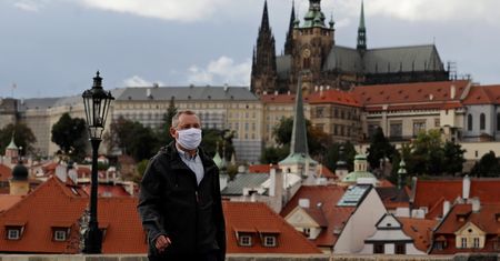 Koronawirus. W Czechach wracają restrykcje. Premier przeprasza