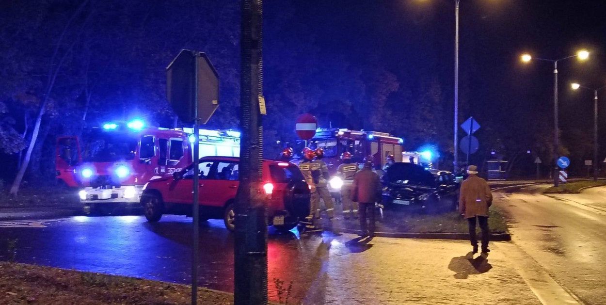 Włocławek: Przeszarżował na Grodzkiej. 18-latek przewrócił auto na bok