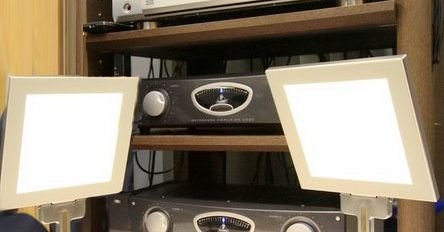 Lampy OLED zintegrowane z głośnikami