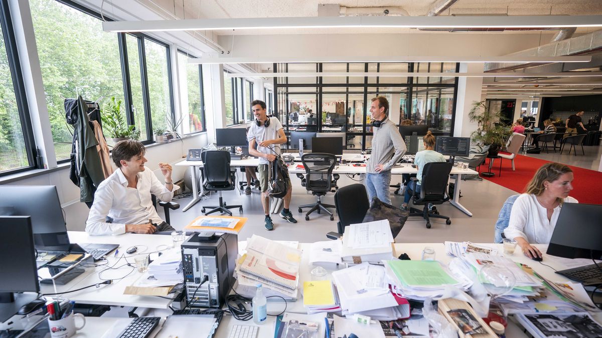 epa09307530 Employees of online supermarket Picnic at the office in Duivendrecht, The Netherlands, 28 June 2021. The advice to work from home during the coronavirus has expired, now that a new round of relaxation has been announced.  EPA/JEROEN JUMELET Dostawca: PAP/EPA.