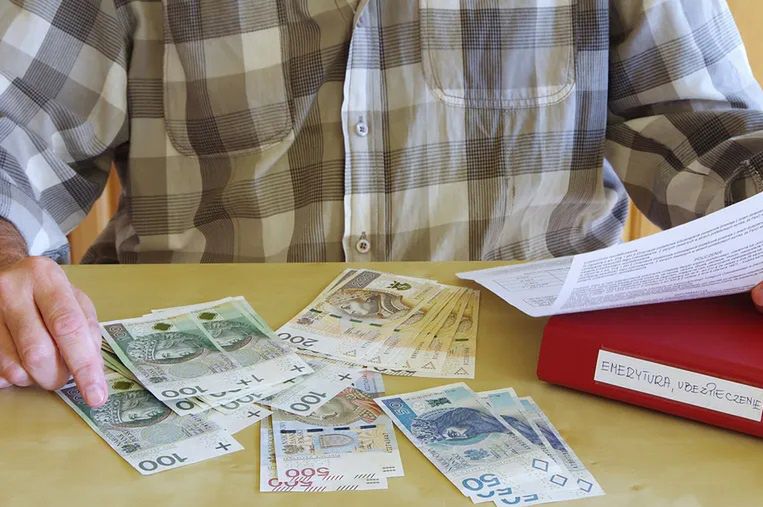 Rekordowe podwyżki emerytur. Na waloryzacji zyska także skarbówka